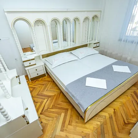 Sandro Apartment