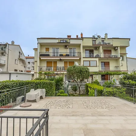 Sandro Apartment *